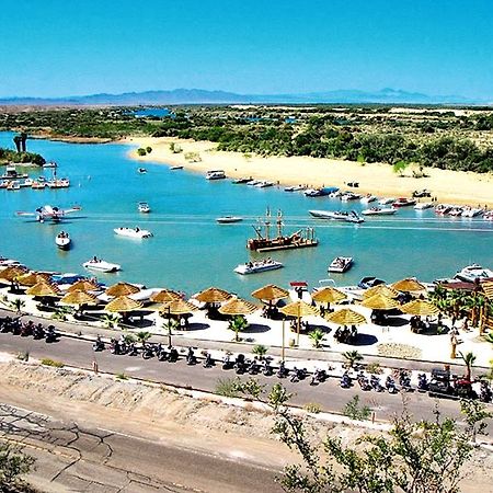 Pirate Cove Resort & Marina Needles Esterno foto
