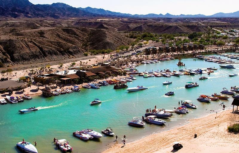 Pirate Cove Resort & Marina Needles Esterno foto