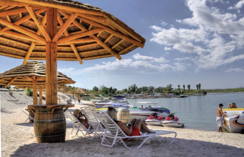 Pirate Cove Resort & Marina Needles Esterno foto