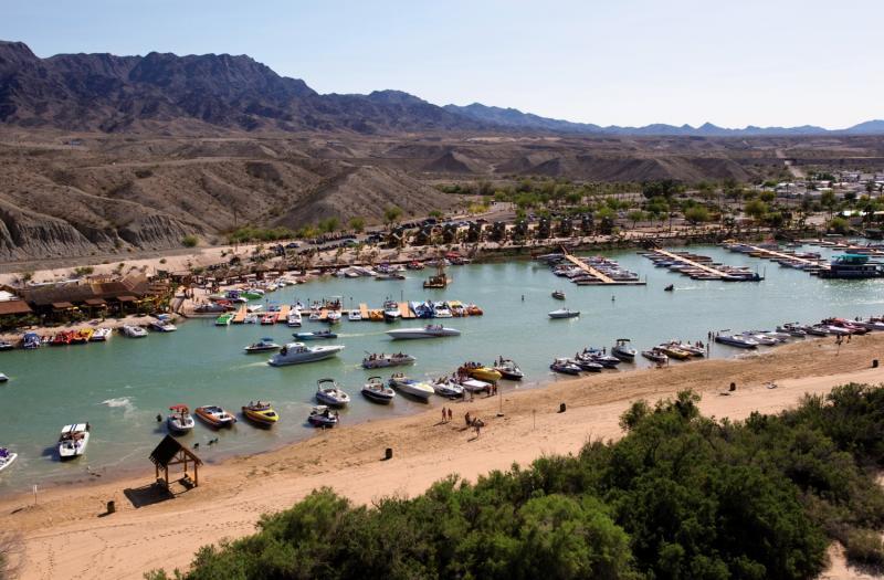 Pirate Cove Resort & Marina Needles Esterno foto