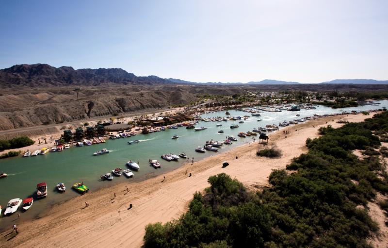 Pirate Cove Resort & Marina Needles Esterno foto