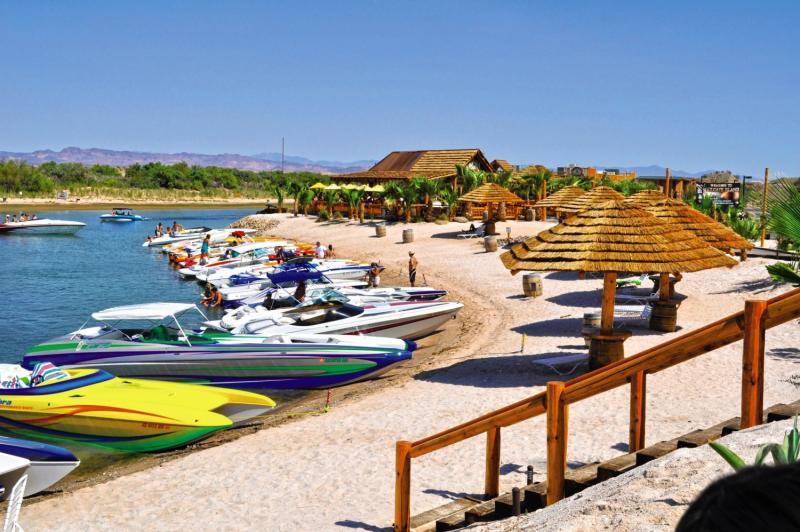 Pirate Cove Resort & Marina Needles Esterno foto