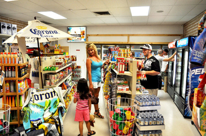 Pirate Cove Resort & Marina Needles Esterno foto